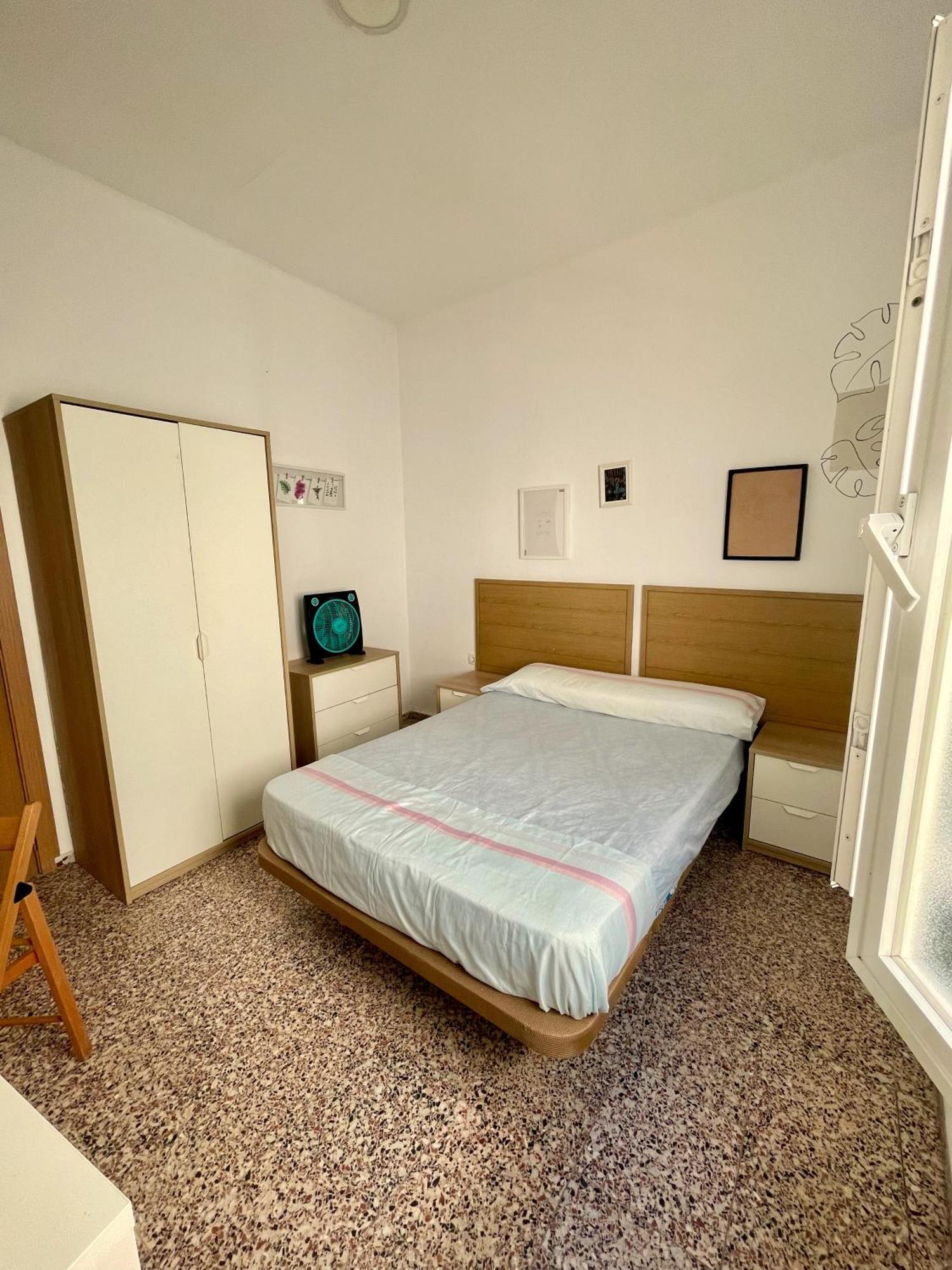 Rosa De Los Vientos: Estudios Cadiz Bilik gambar