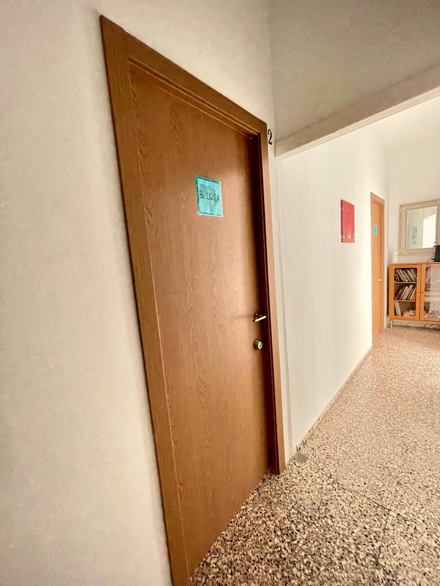 Rosa De Los Vientos: Estudios Cadiz Bilik gambar