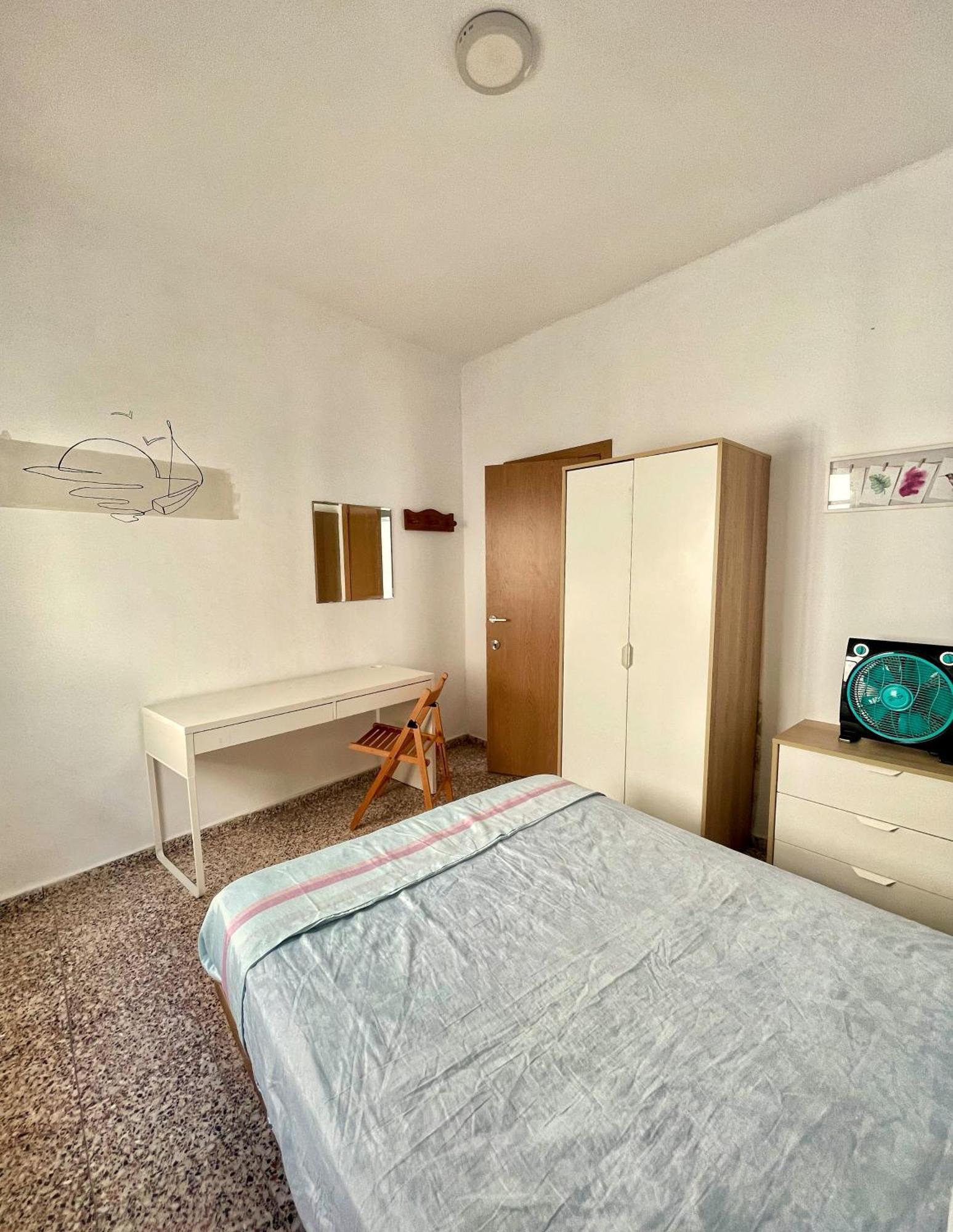 Rosa De Los Vientos: Estudios Cadiz Bilik gambar
